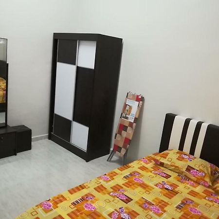 Homestay Damai Yusmila Kuala Terengganu Exterior foto